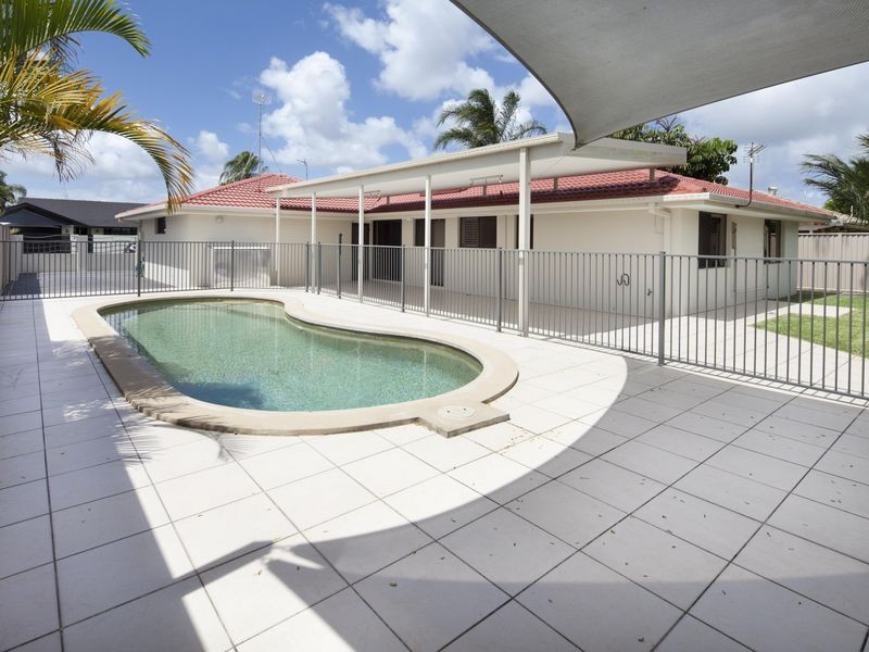 10 Tradewinds Avenue, Paradise Point QLD 4216