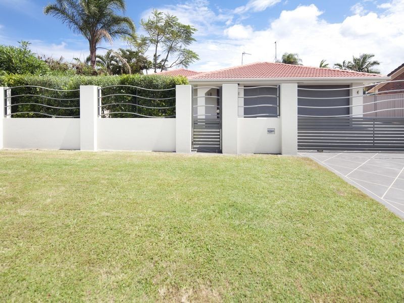 10 Tradewinds Avenue, Paradise Point QLD 4216