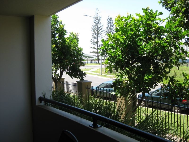 120/392 Marine Parade, Labrador QLD 4215