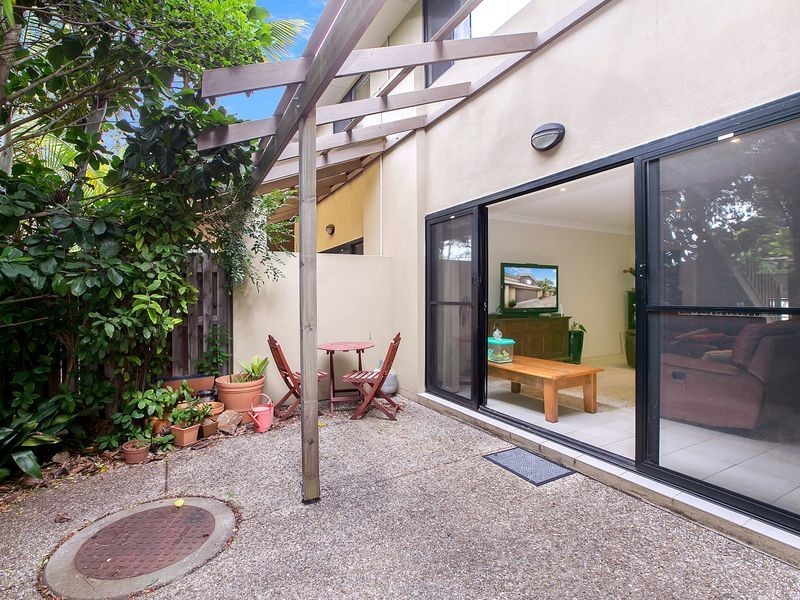 5/8-10 Gordon Street, Labrador QLD 4215