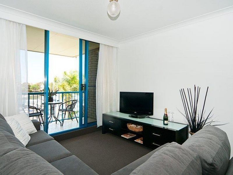 16/249 Bayview Street, Runaway Bay QLD 4216