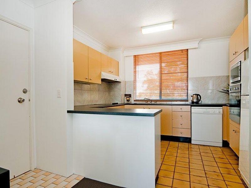 16/249 Bayview Street, Runaway Bay QLD 4216