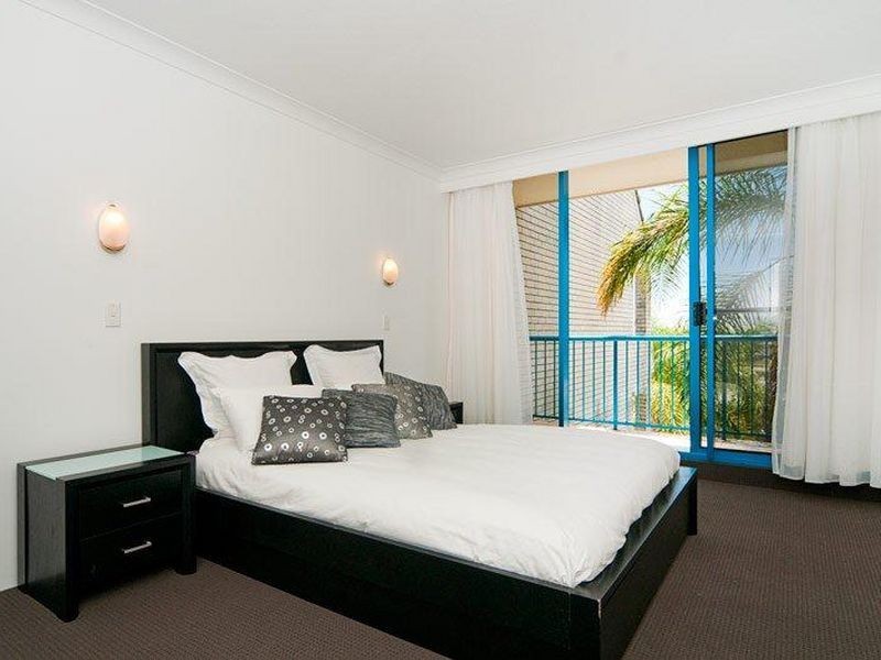 16/249 Bayview Street, Runaway Bay QLD 4216