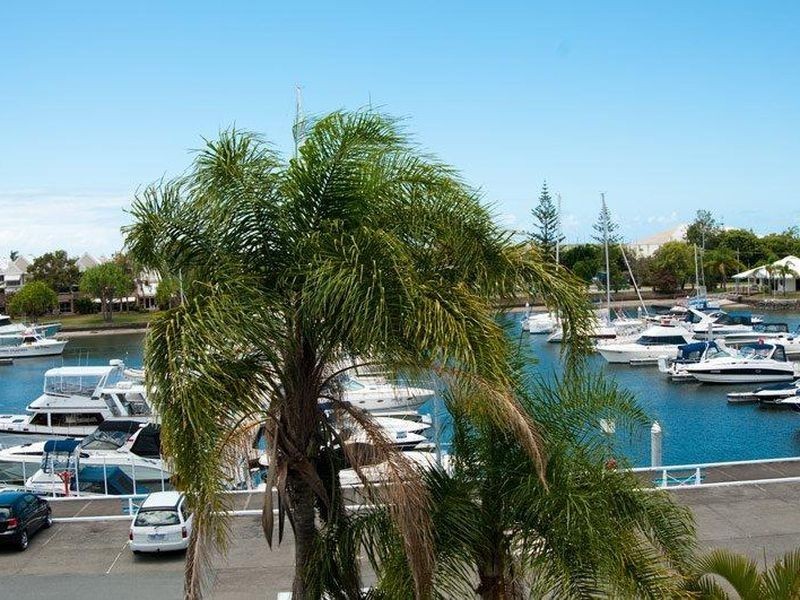 16/249 Bayview Street, Runaway Bay QLD 4216