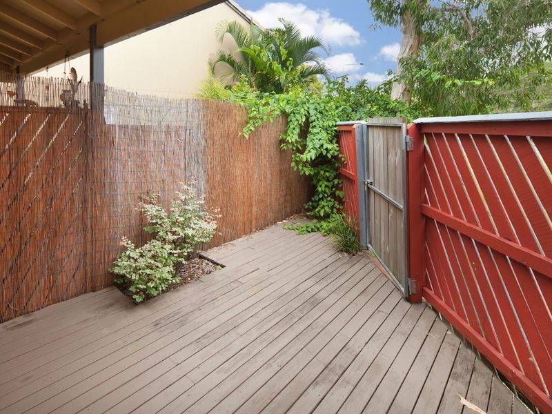 1/63 Olsen Avenue, Labrador QLD 4215