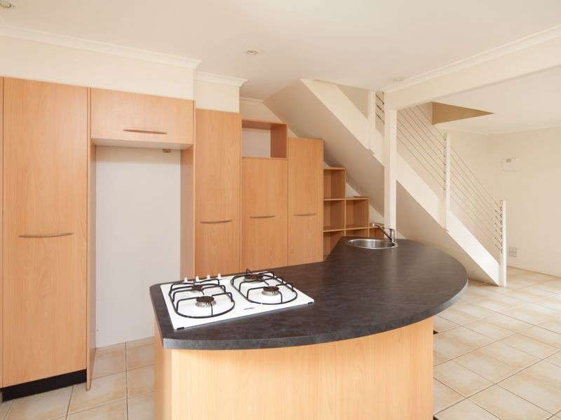 1/63 Olsen Avenue, Labrador QLD 4215