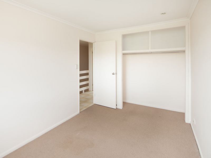 1/63 Olsen Avenue, Labrador QLD 4215