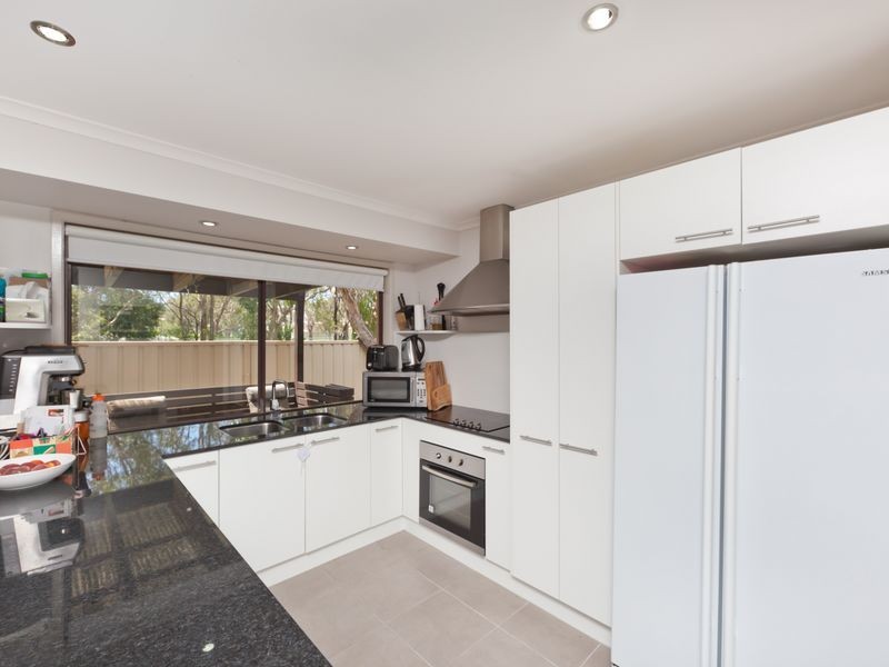 2/86 Botanical Drive, Labrador QLD 4215