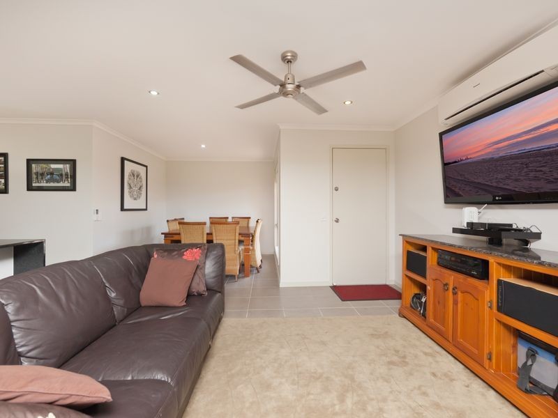 2/86 Botanical Drive, Labrador QLD 4215