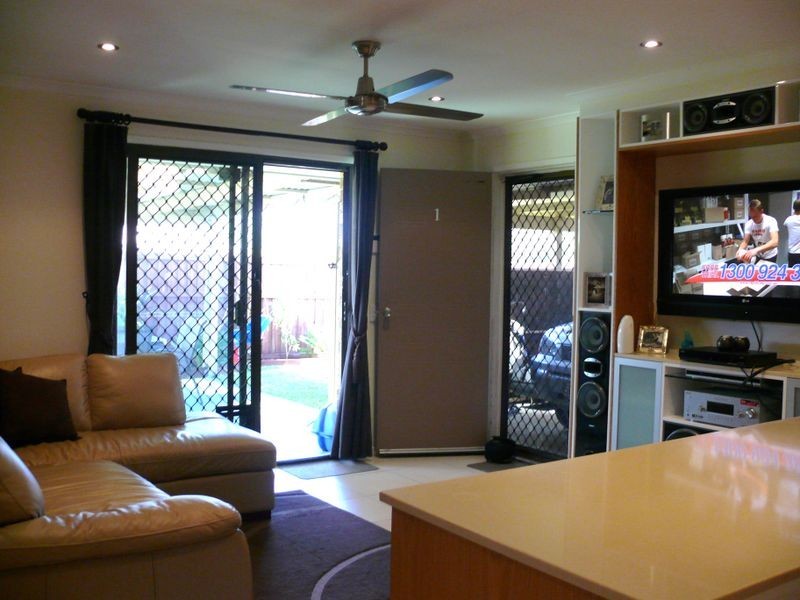 1/3 Orkney Place, Labrador QLD 4215