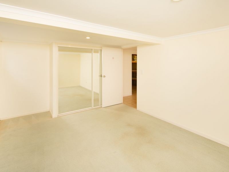 9 Joan Street, Southport QLD 4215