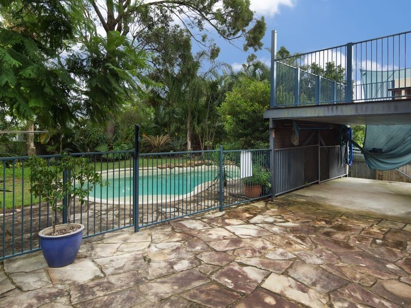 9 Joan Street, Southport QLD 4215