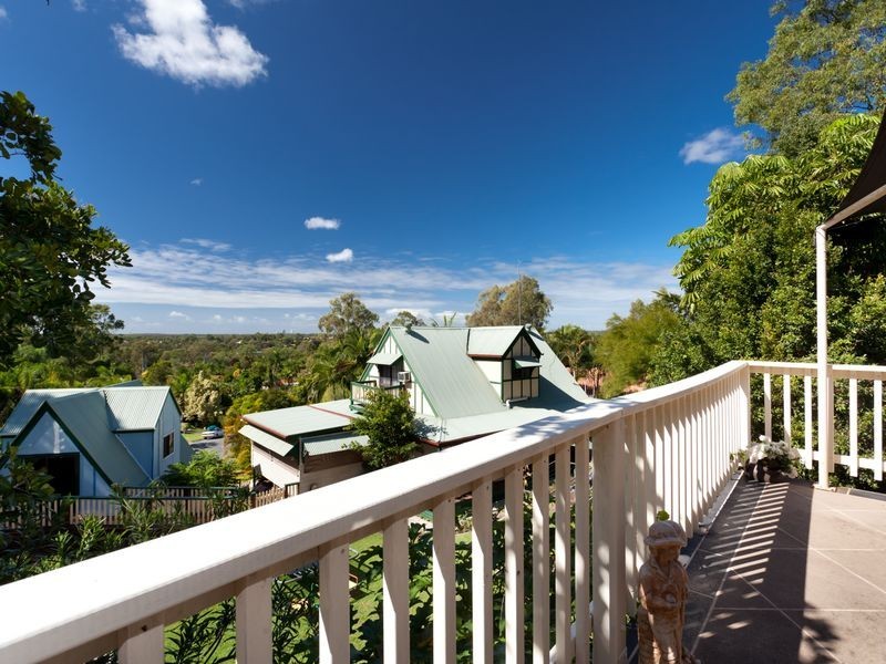 11 Leura Place, Helensvale QLD 4212