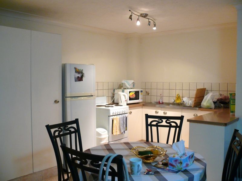 2/9 Bradford Street, Labrador QLD 4215