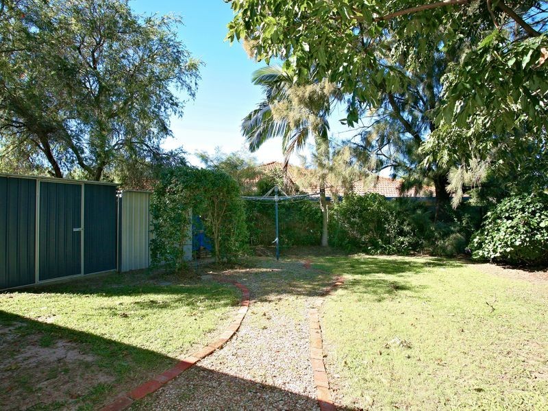 1/8 Orkney Place, Labrador QLD 4215