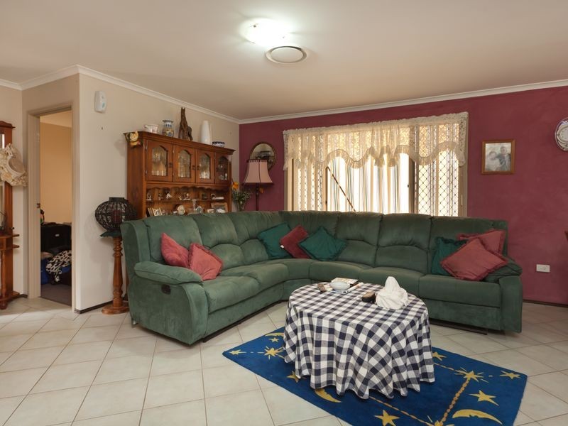 25 Riveroak Drive, Helensvale QLD 4212