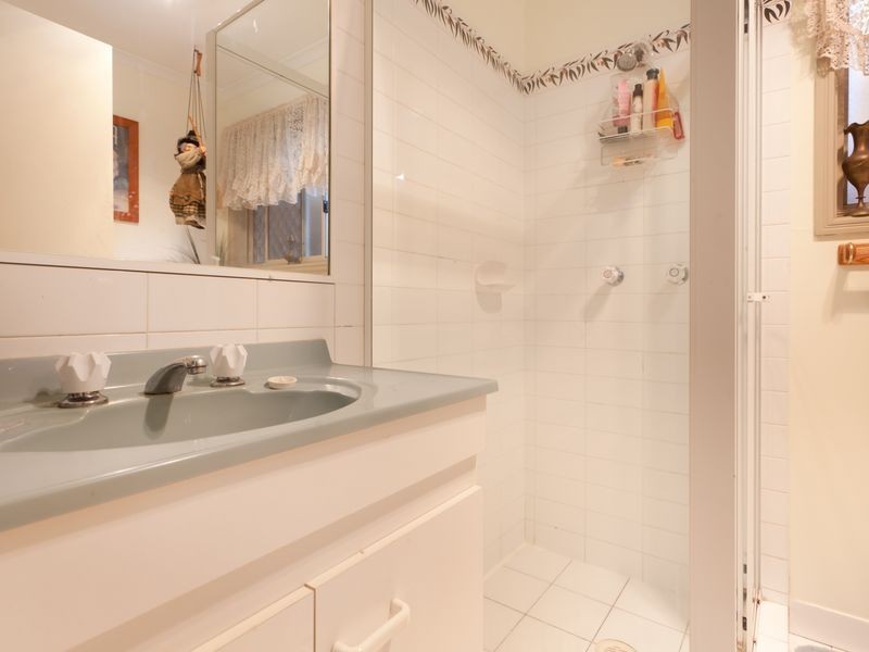 25 Riveroak Drive, Helensvale QLD 4212