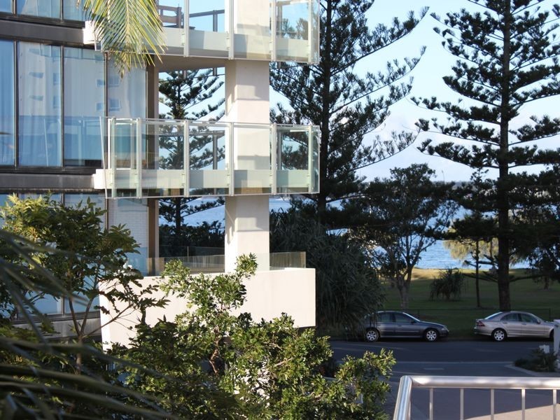 8/61 Frank Street, Labrador QLD 4215