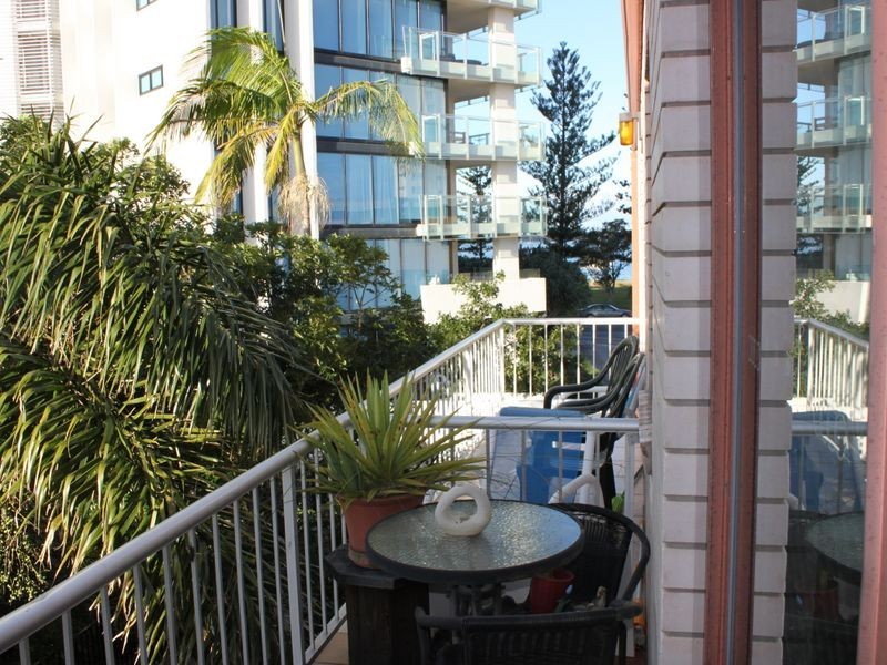 8/61 Frank Street, Labrador QLD 4215