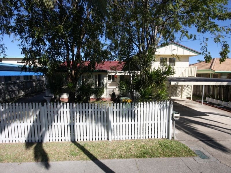 6 Loder Street, Labrador QLD 4215