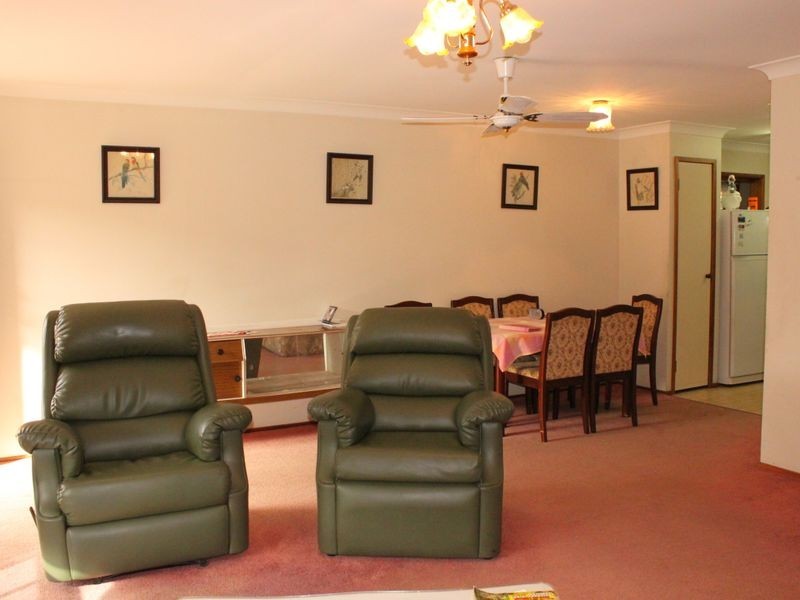 2/4 Burwood Court, Labrador QLD 4215