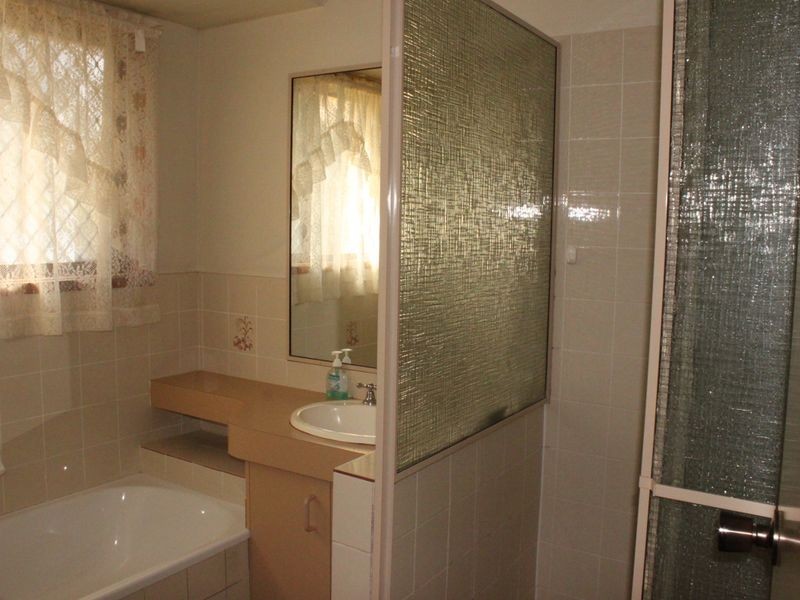 2/4 Burwood Court, Labrador QLD 4215