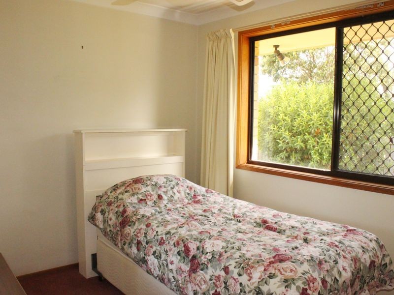 2/4 Burwood Court, Labrador QLD 4215