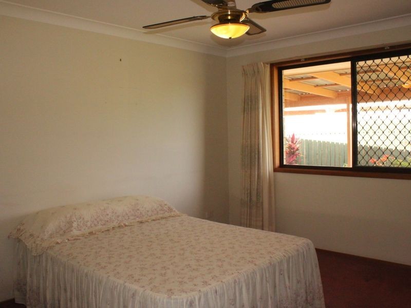 2/4 Burwood Court, Labrador QLD 4215