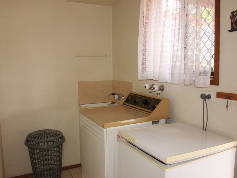 2/4 Burwood Court, Labrador QLD 4215