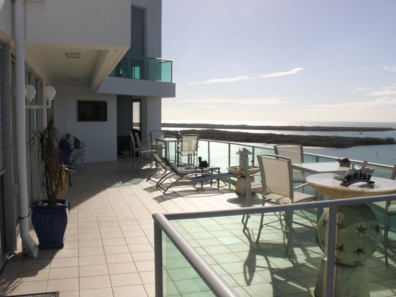 1802/300 Marine Parade, Labrador QLD 4215