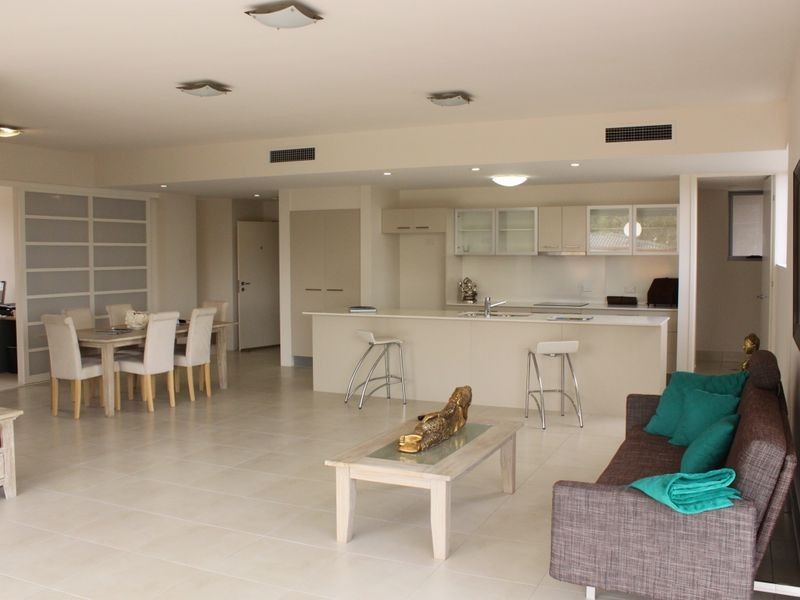 4/10 Imperial Parade, Labrador QLD 4215