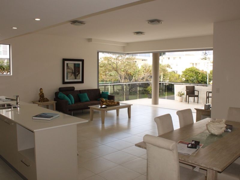 4/10 Imperial Parade, Labrador QLD 4215