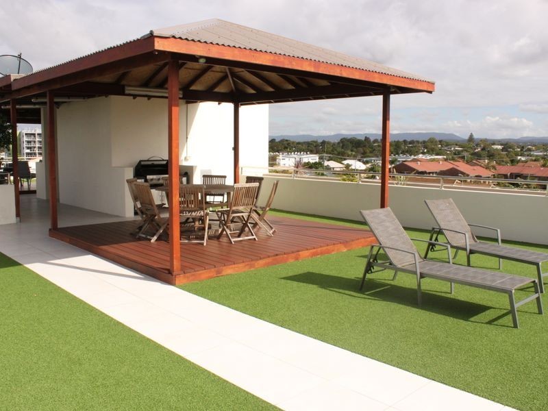 4/10 Imperial Parade, Labrador QLD 4215