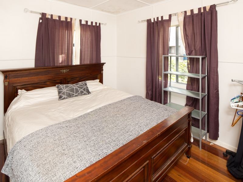 18 Bright Avenue, Labrador QLD 4215