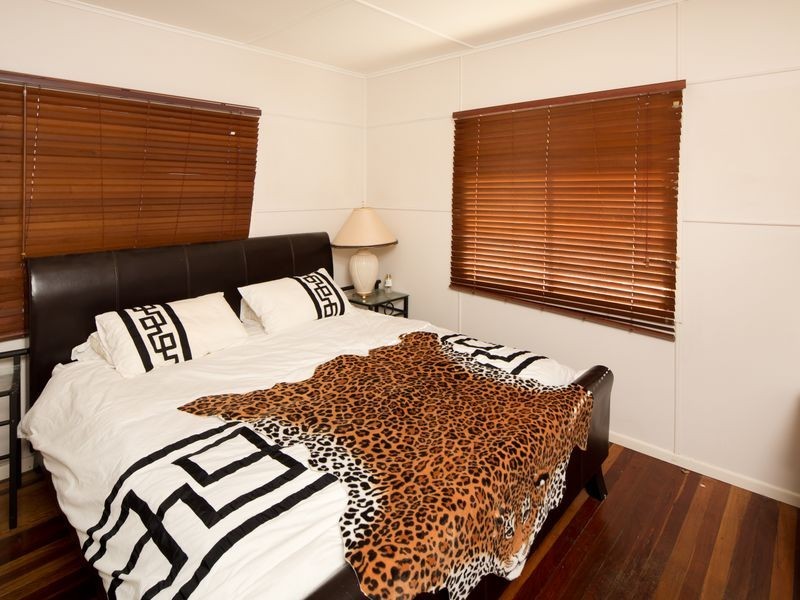 18 Bright Avenue, Labrador QLD 4215