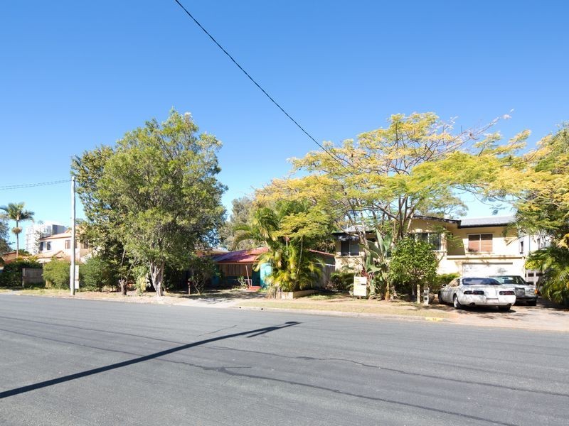 16-18 Bright Avenue, Labrador QLD 4215