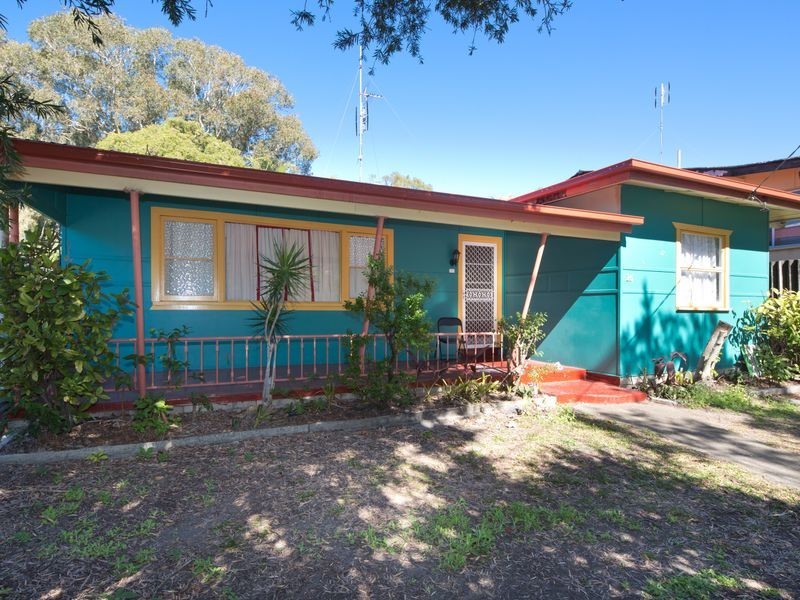 16-18 Bright Avenue, Labrador QLD 4215