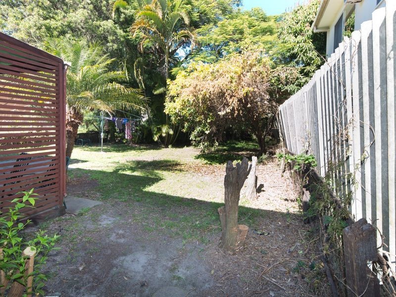 16-18 Bright Avenue, Labrador QLD 4215