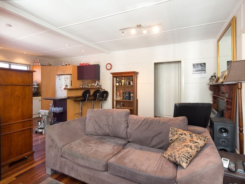 16-18 Bright Avenue, Labrador QLD 4215