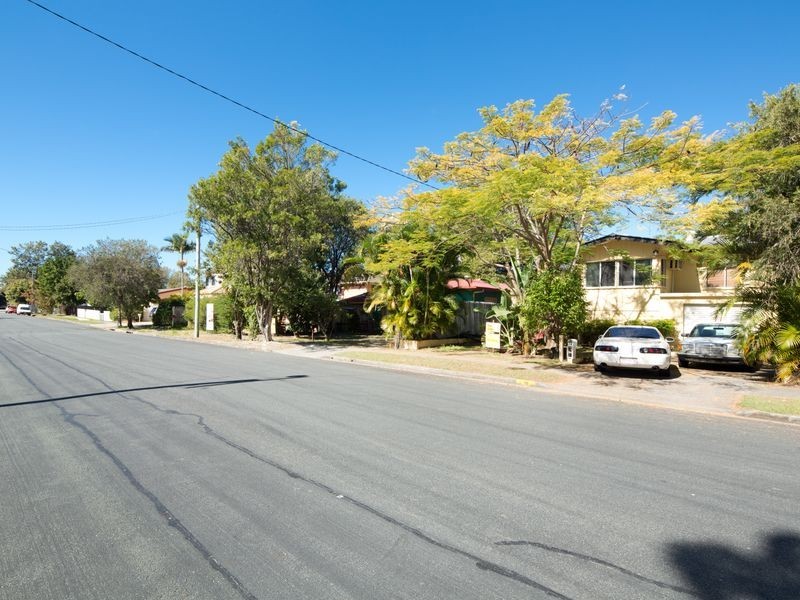 16-18 Bright Avenue, Labrador QLD 4215