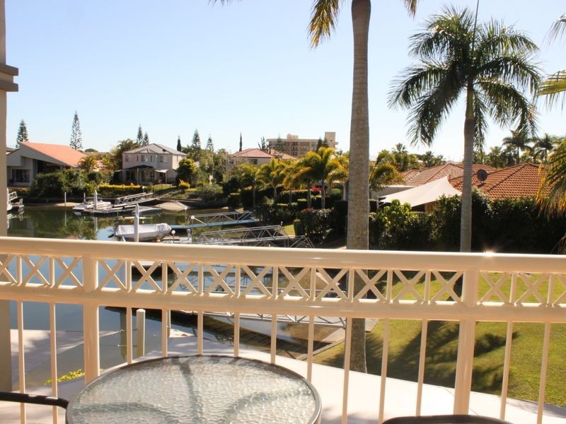 24/76 Bayview Street, Runaway Bay QLD 4216