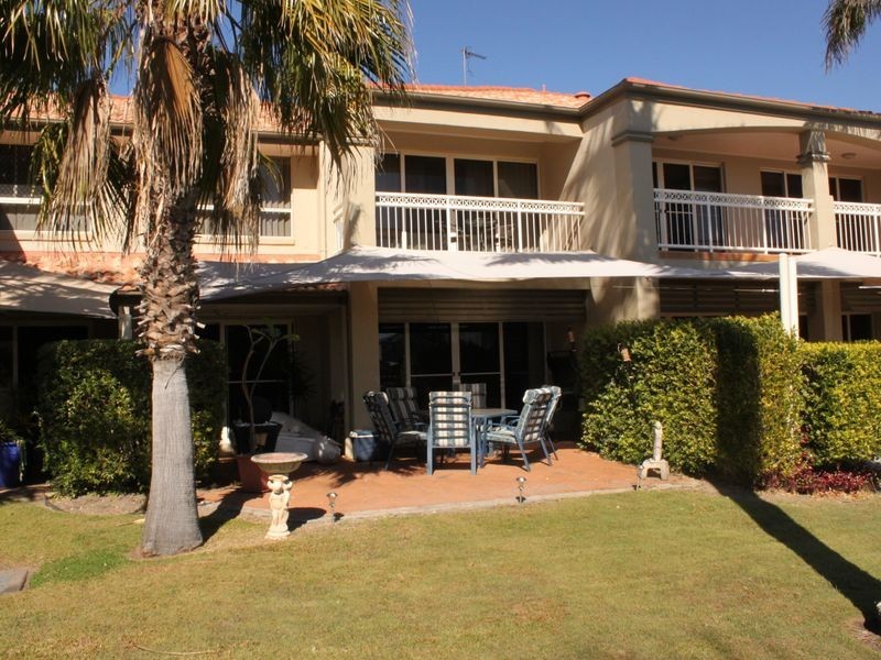 24/76 Bayview Street, Runaway Bay QLD 4216