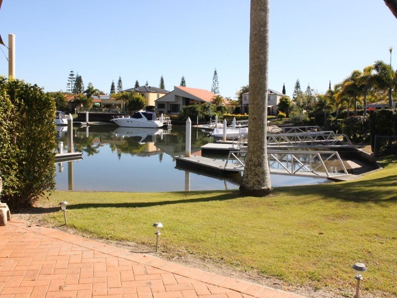 24/76 Bayview Street, Runaway Bay QLD 4216
