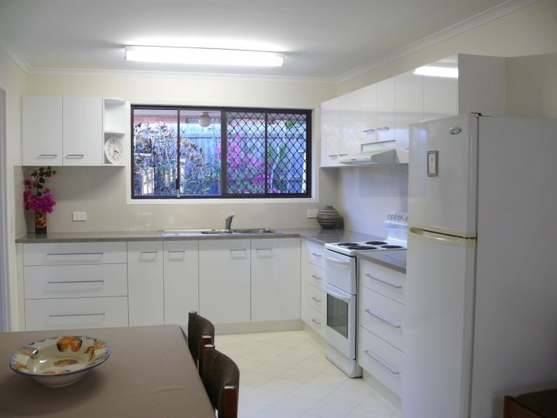 2/20 Botanical Drive, Labrador QLD 4215
