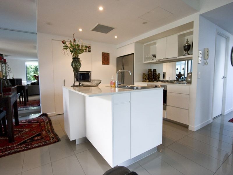 2102/438 Marine Parade, Biggera Waters QLD 4216