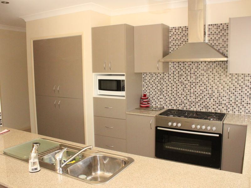 11 Flame Trees Crescent, Maudsland QLD 4210