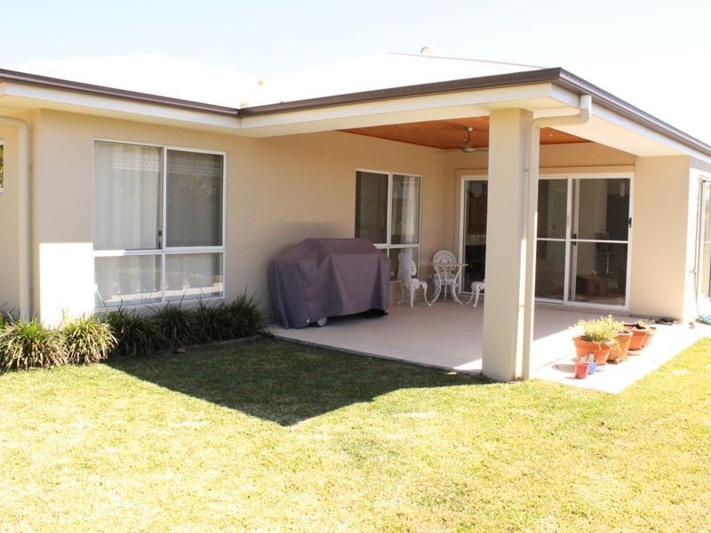 11 Flame Trees Crescent, Maudsland QLD 4210
