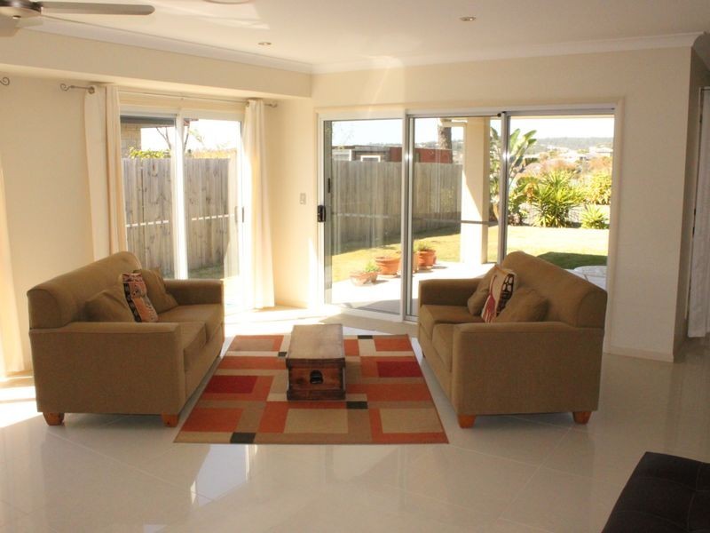 11 Flame Trees Crescent, Maudsland QLD 4210