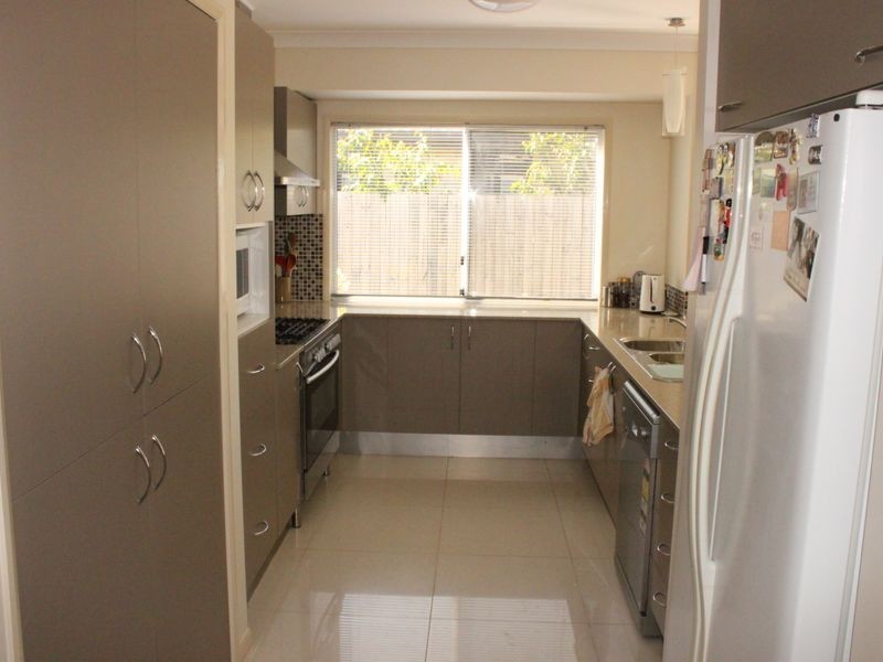 11 Flame Trees Crescent, Maudsland QLD 4210