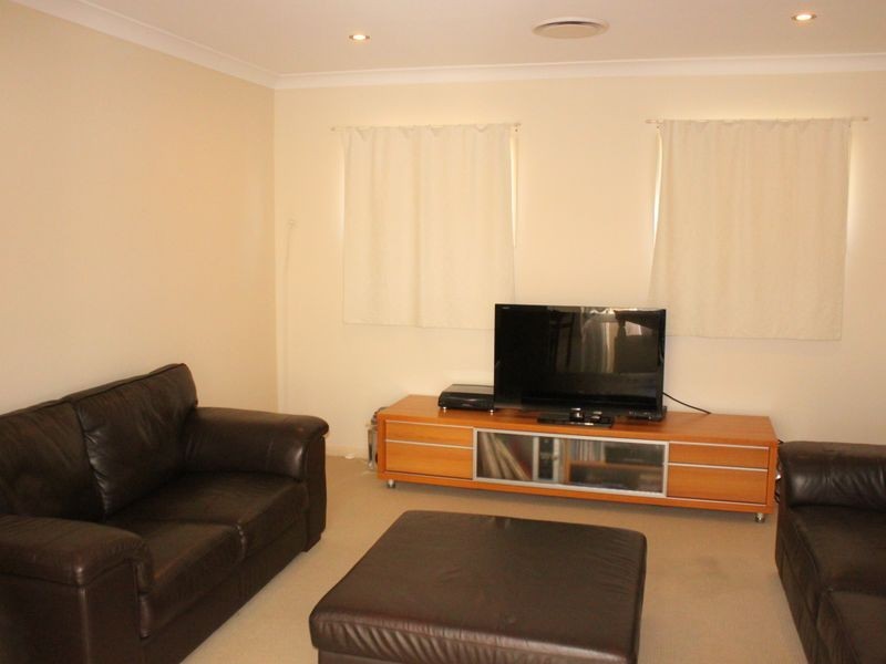 11 Flame Trees Crescent, Maudsland QLD 4210